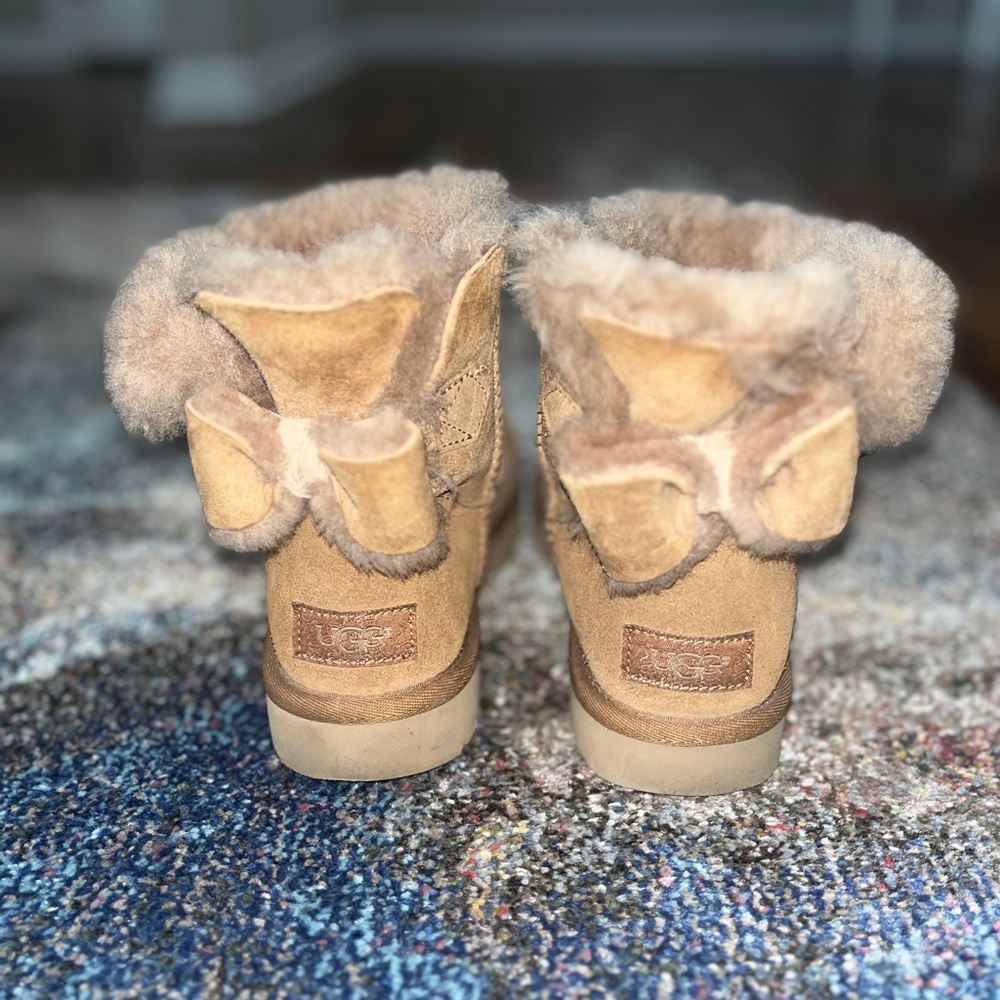 Women's Classic Heritage Bow Uggs